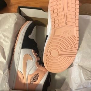 Air Jordan 1 peach color